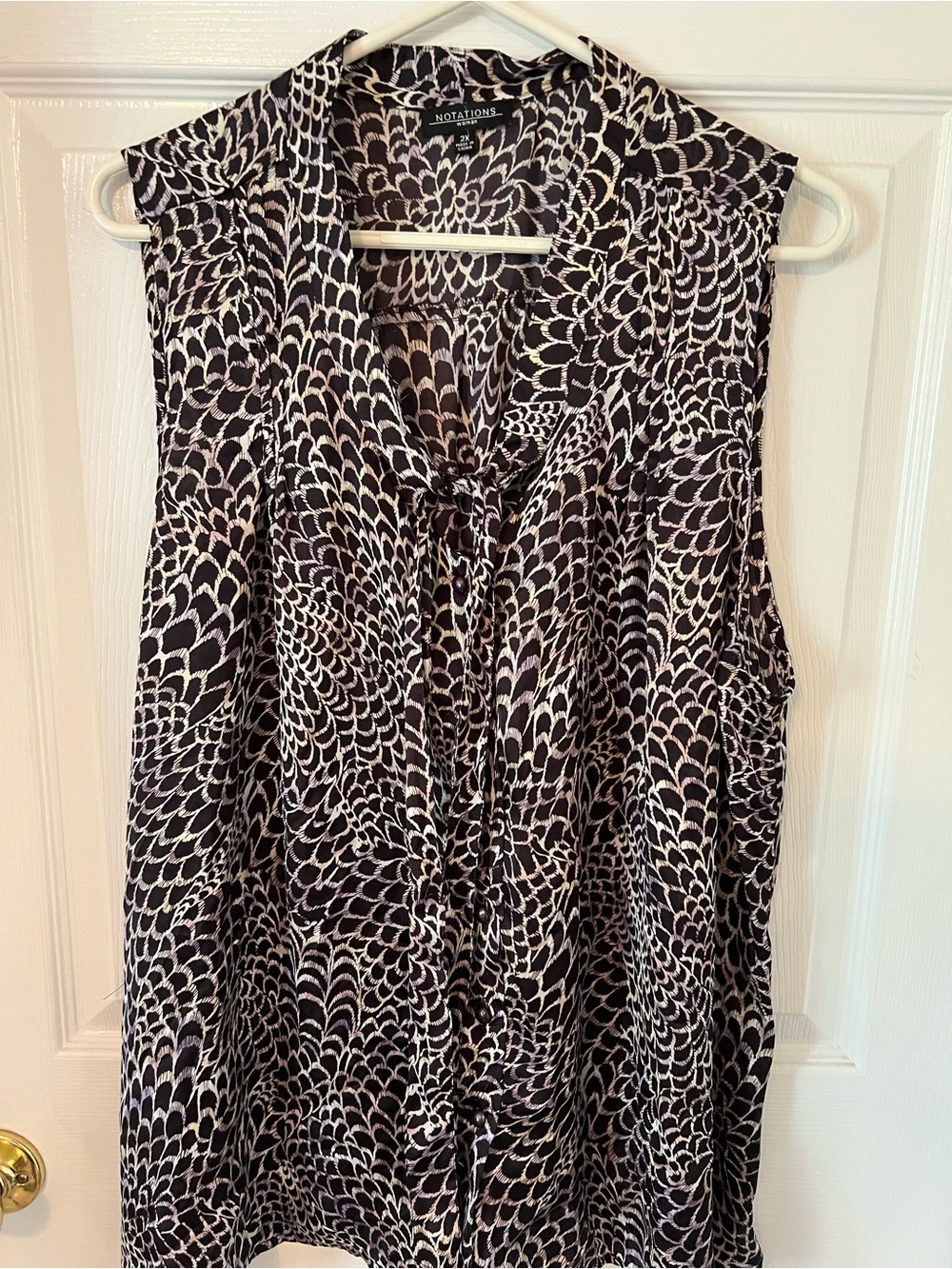 Notations Black and Cream Sleeveless Tie-Neck Button Blouse